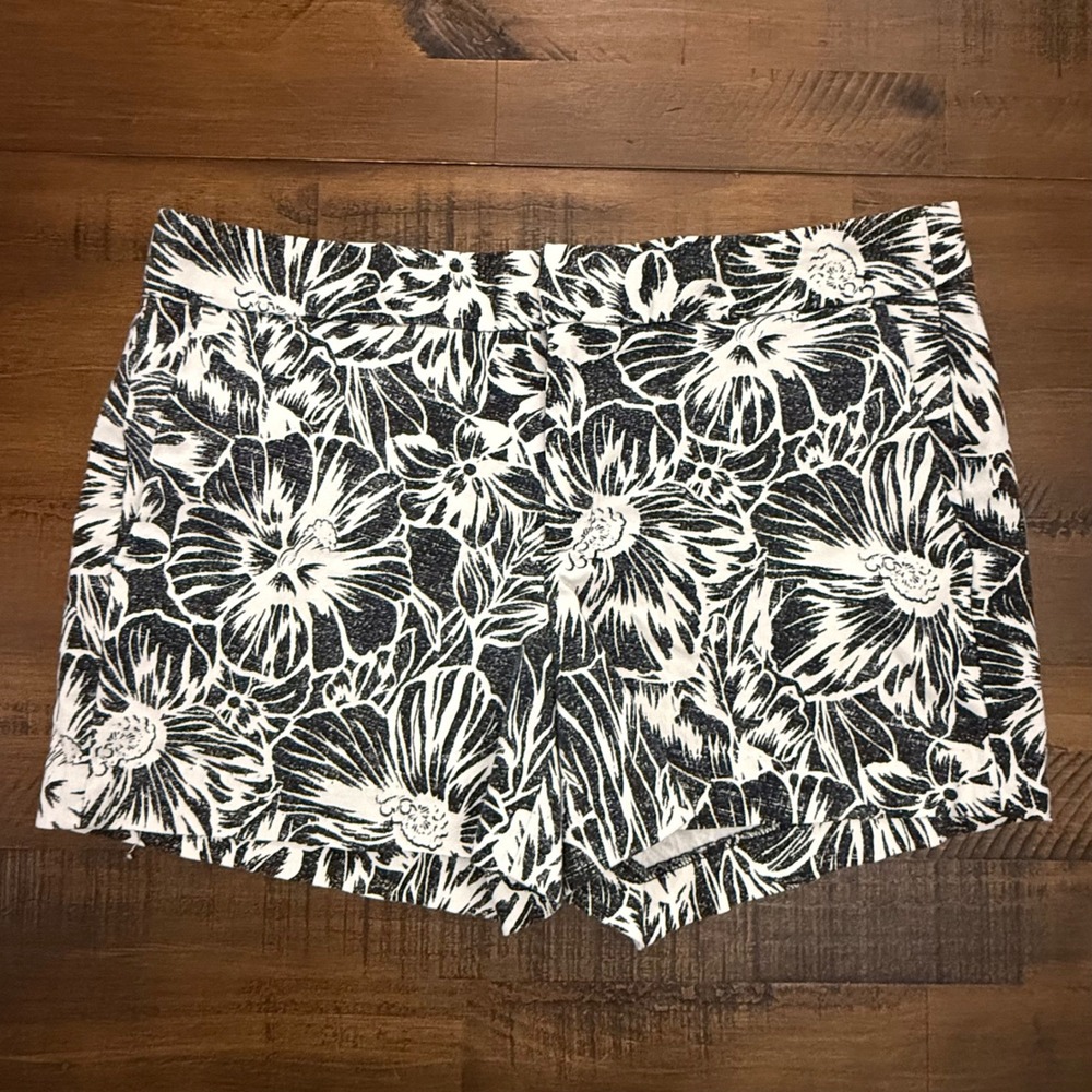 Banana Republic Hampton Fit Floral Print Shorts Black White Size 10